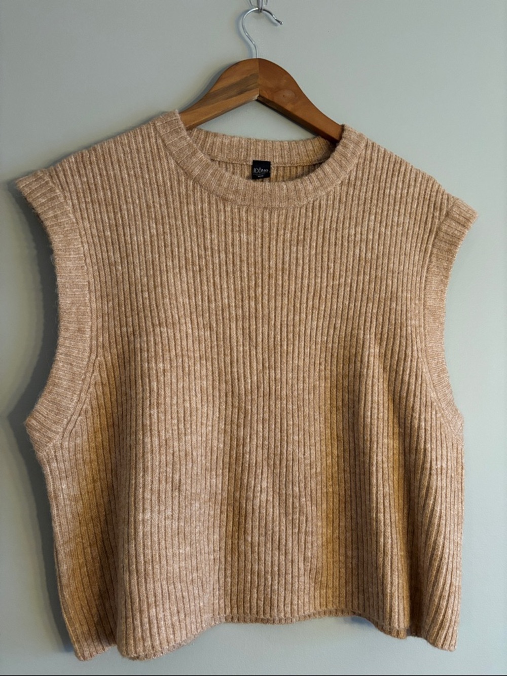 ICONE - NWT Beige Sweater Vest